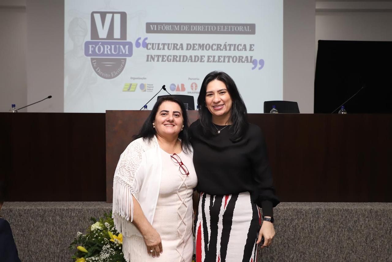 Meire Carvalho (professora e pesquisadora de gênero da UFG) e Dra. Nara Vilas Boas Bueno e Lopes