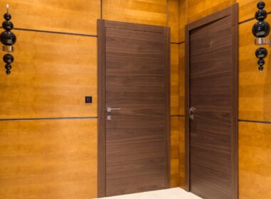 Qual é melhor, porta de correr ou porta de abrir? Confira!