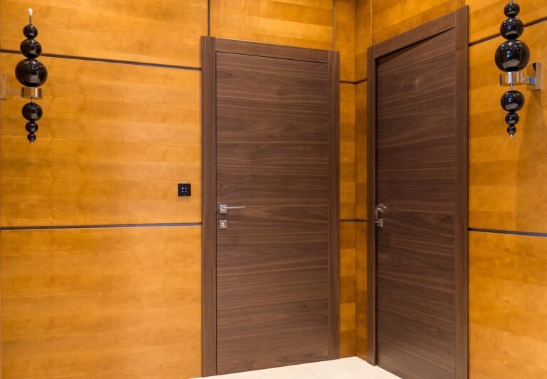 Qual é melhor, porta de correr ou porta de abrir? Confira!